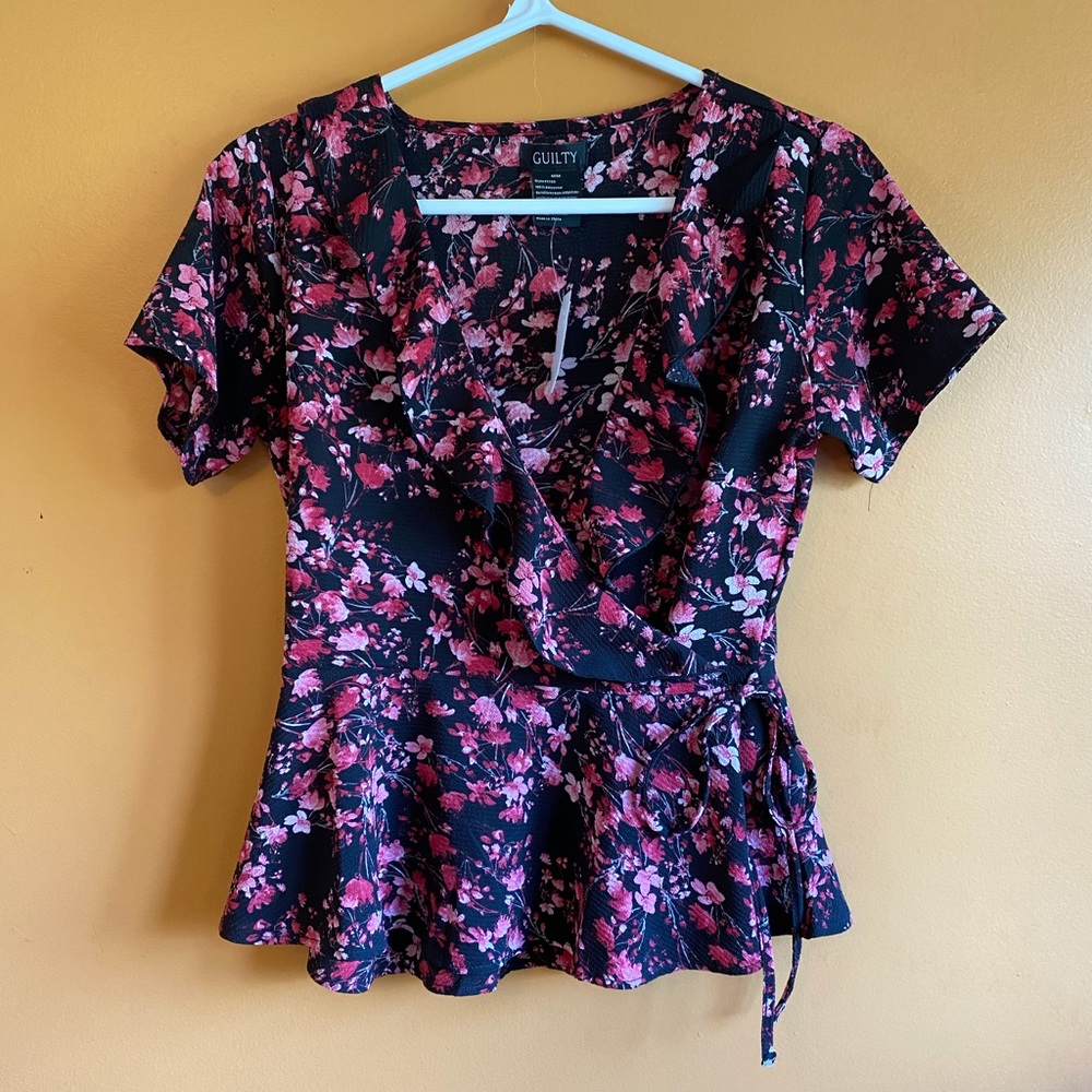 NWOT Ladies Blouse Size M. Brand New & never worn.